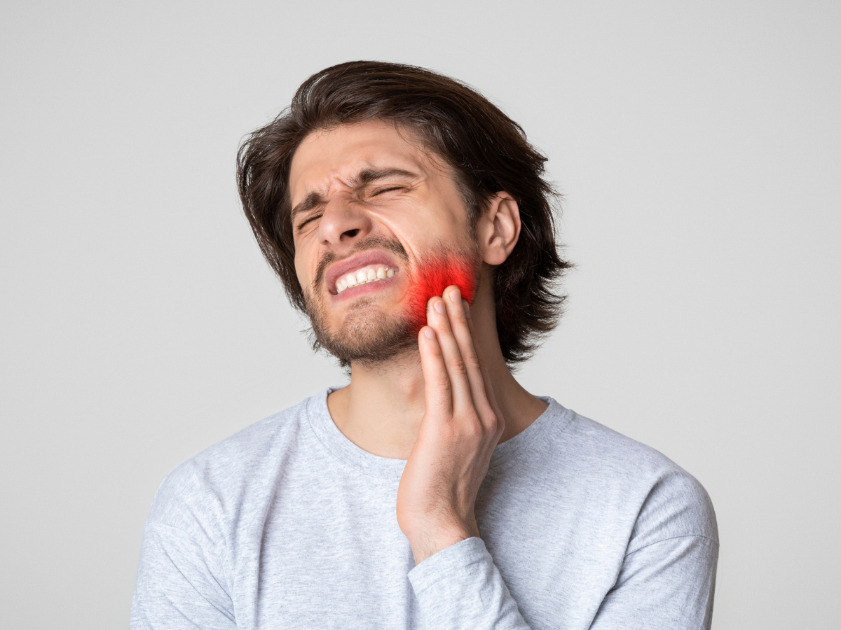 Emergency dentist on Avenue Road treating dental abscess North Toronto Dental Centre